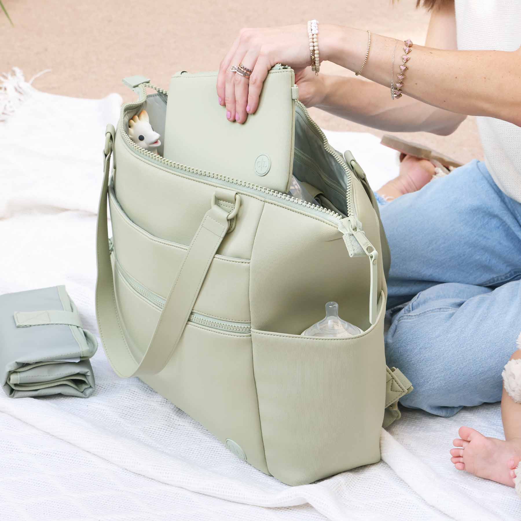 1040-lane-convertible-diaper-bag-tote-matcha-1.webp