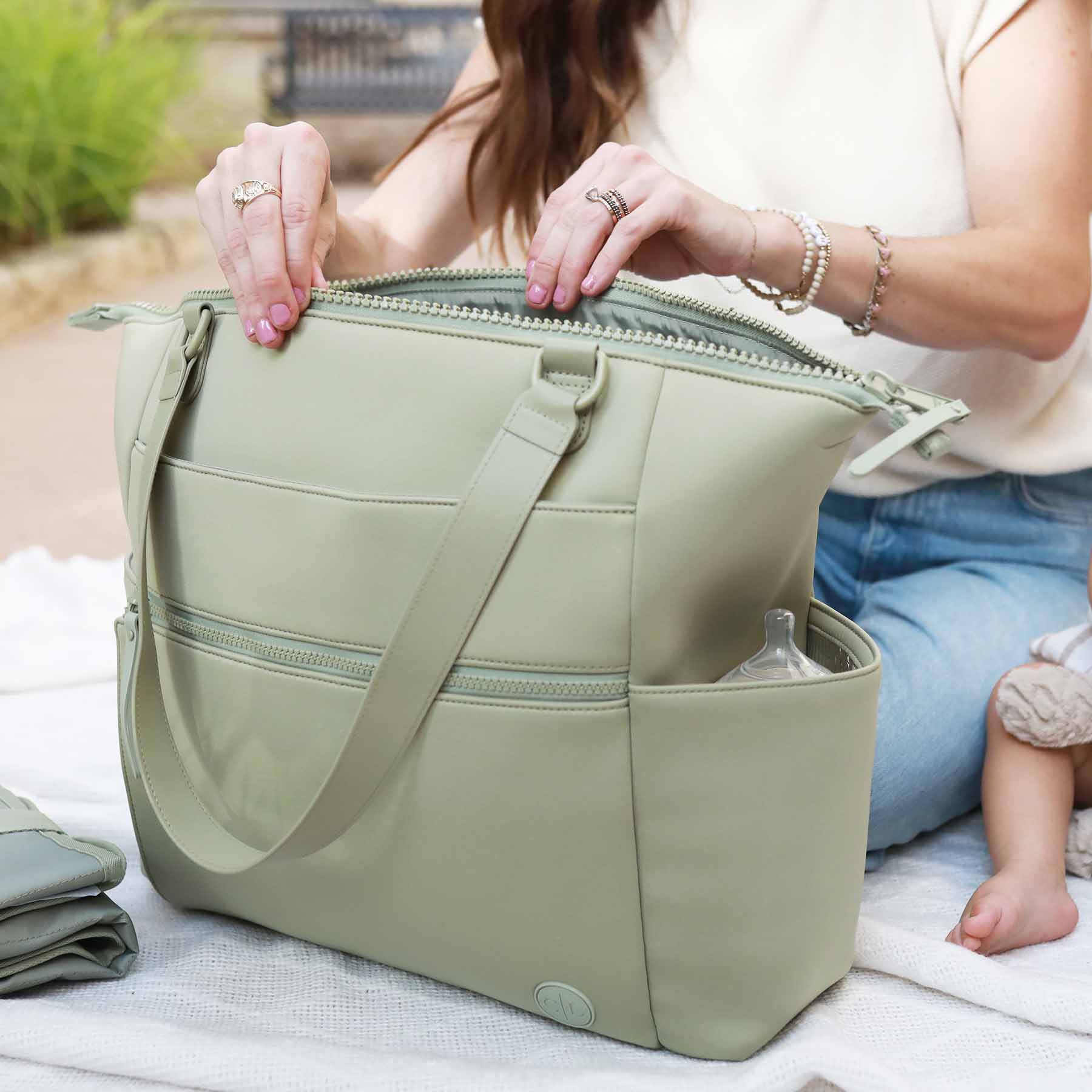 1040-lane-convertible-diaper-bag-tote-matcha-1.webp