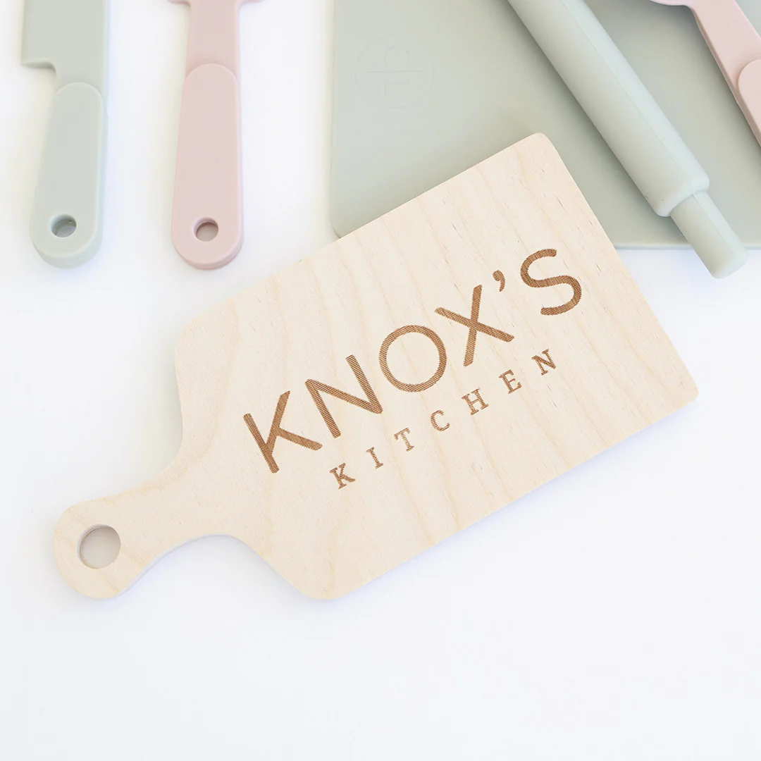 13163-personalized-wooden-cutting-board-1.webp