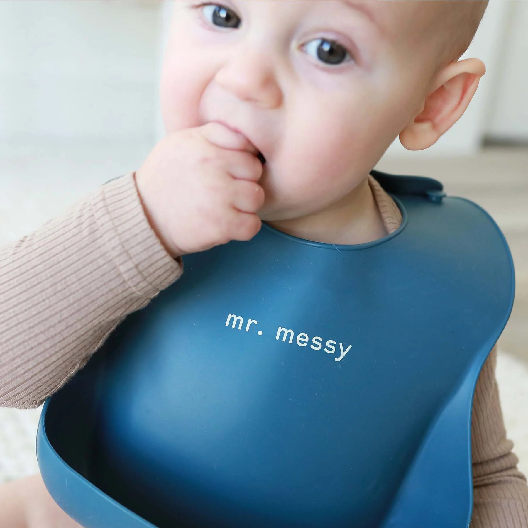 13835-silicone-baby-bib-mr-messy-1.jpg