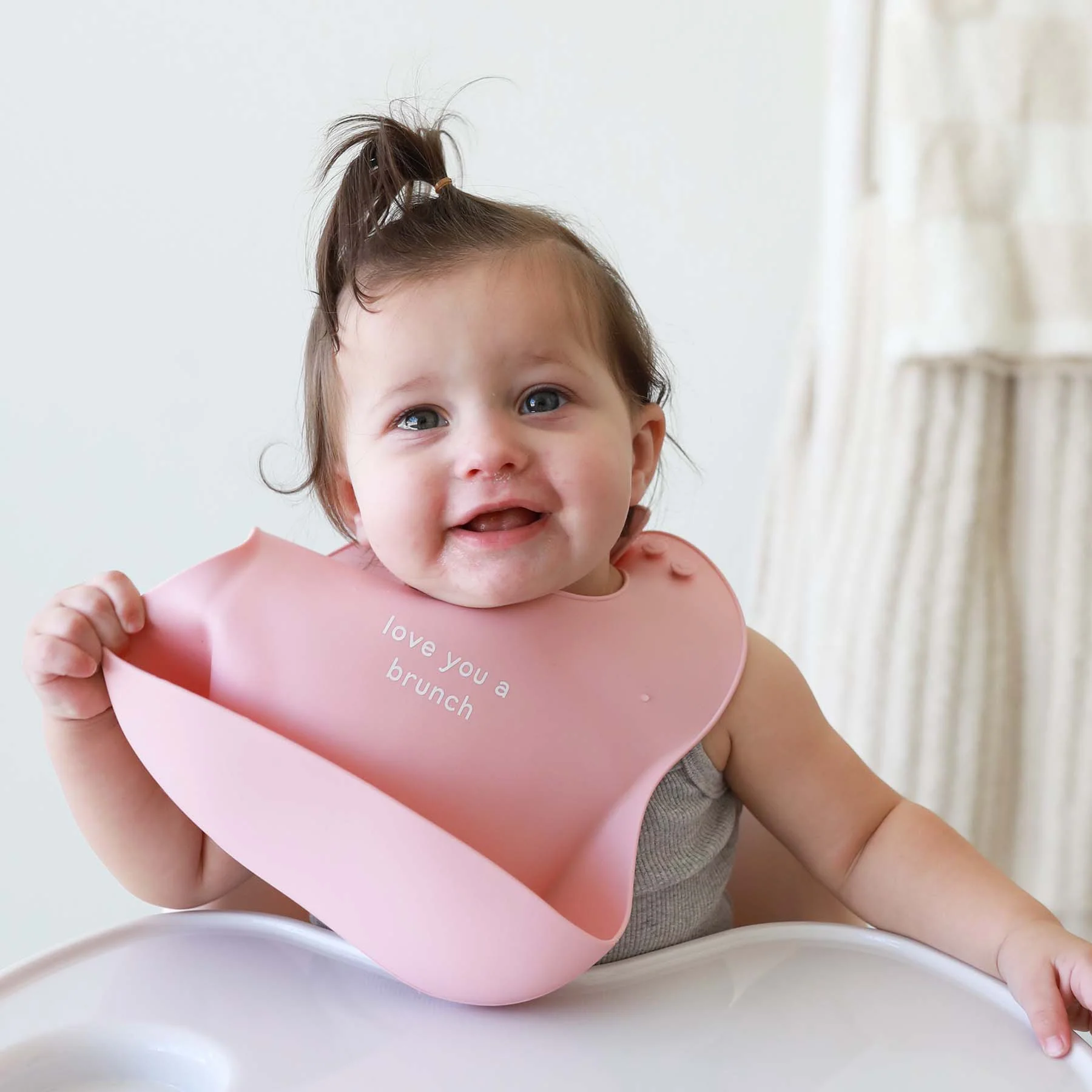 13852-silicone-sayings-baby-bibs-1.webp