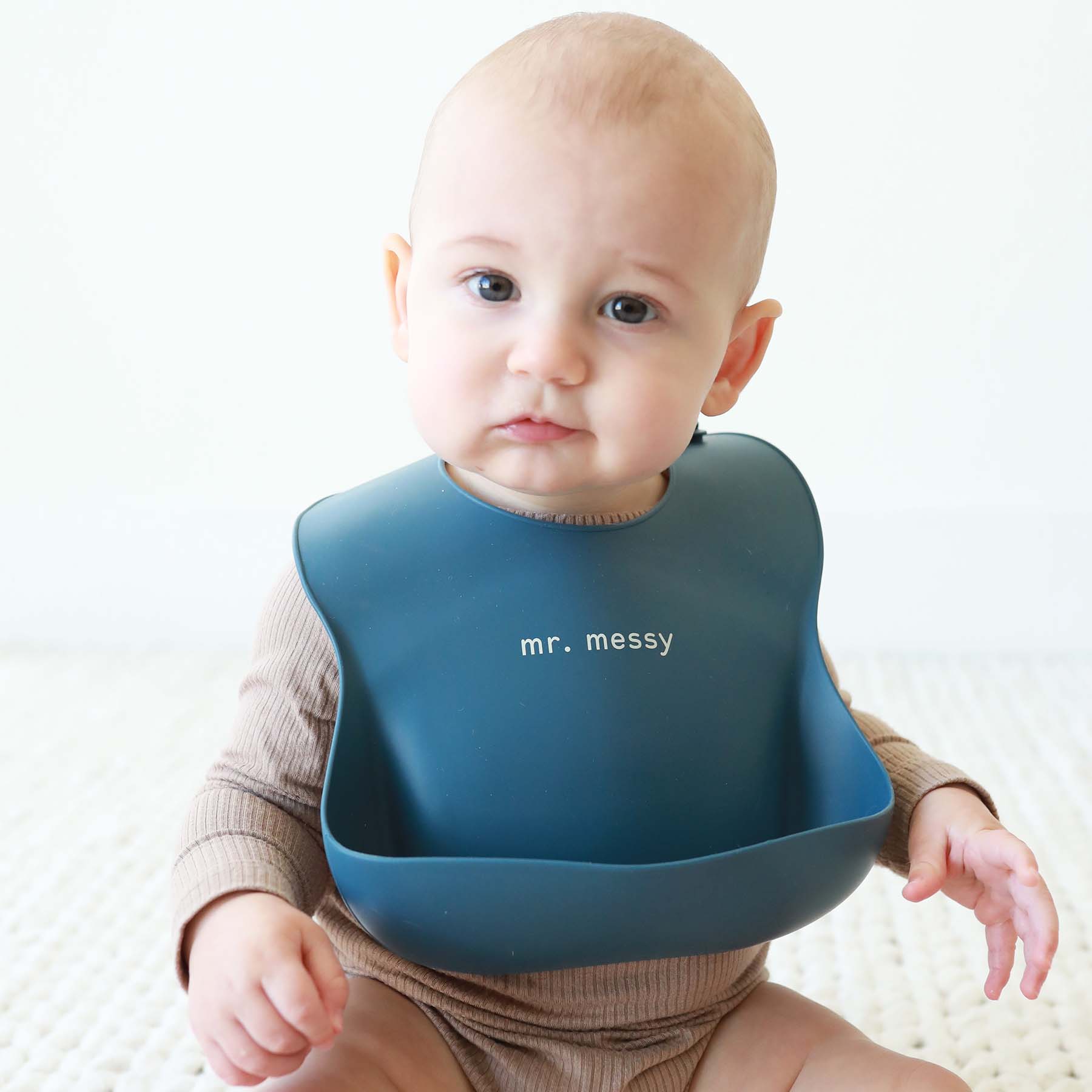 13852-silicone-sayings-baby-bibs-1.webp