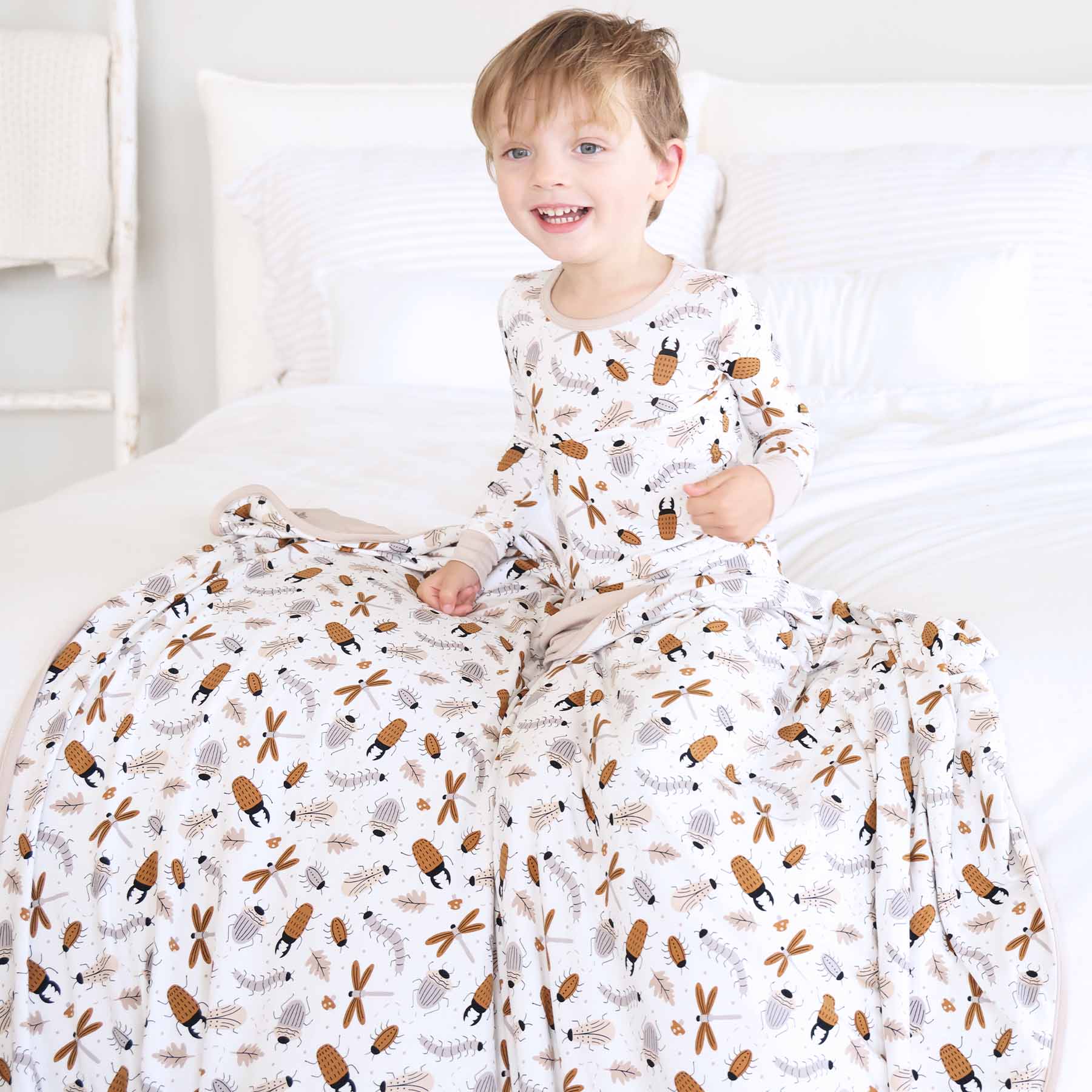 14008-snuggle-bug-double-sided-bamboo-blanket-1.jpg
