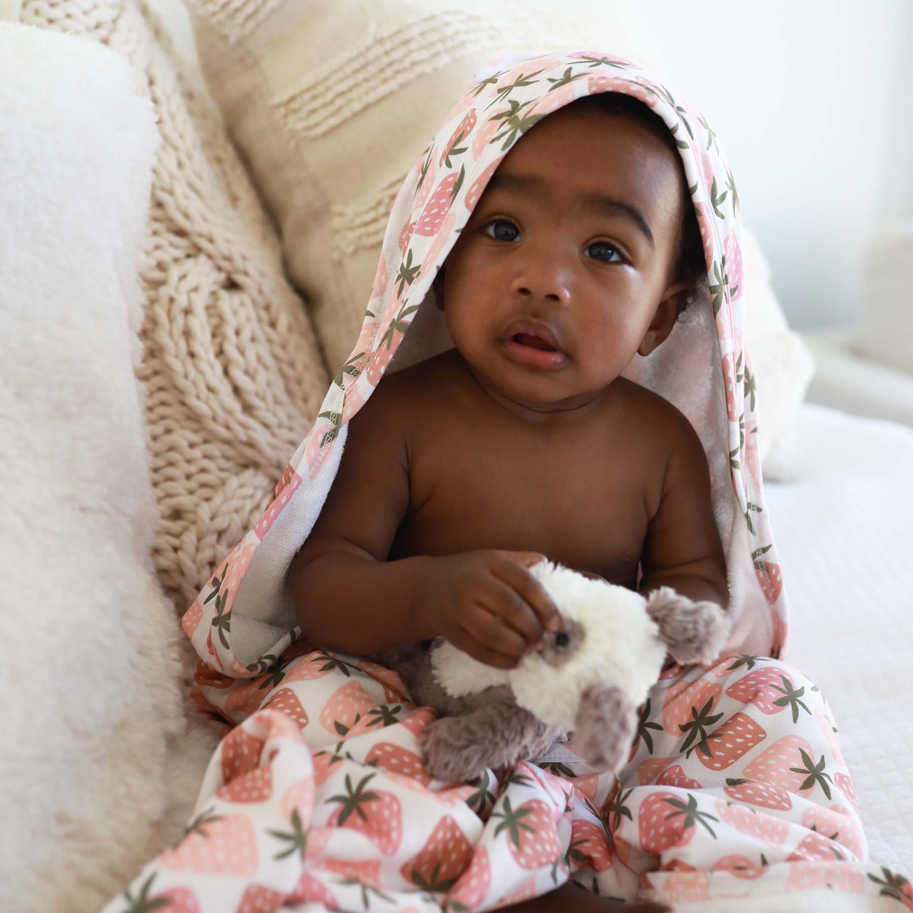 5041-bamboo-hooded-towel-berry-happy-1.jpg