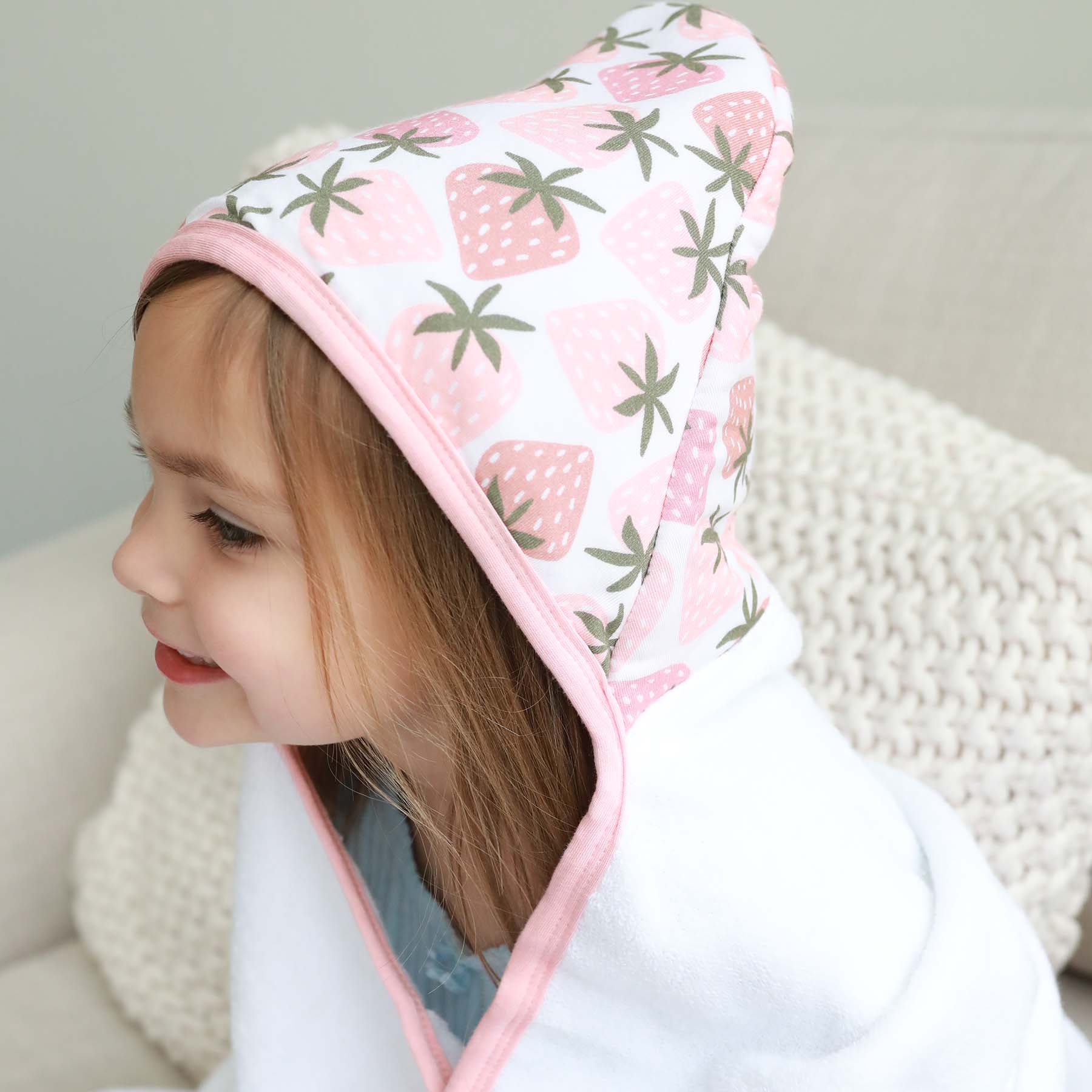 5041-bamboo-hooded-towel-berry-happy-1.jpg