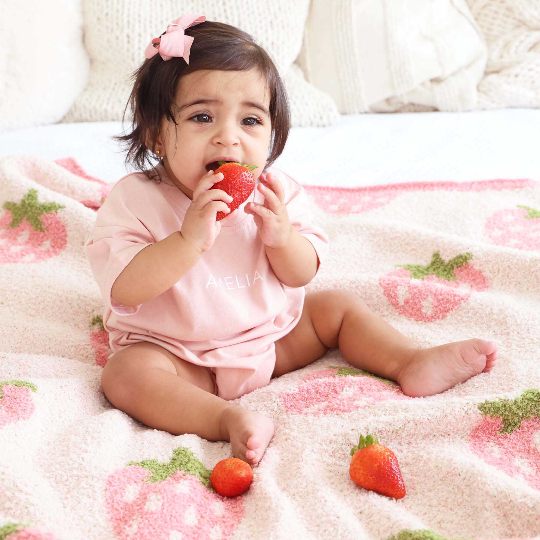 CuddleLaneâ¢ Luxe Blankets | Strawberry