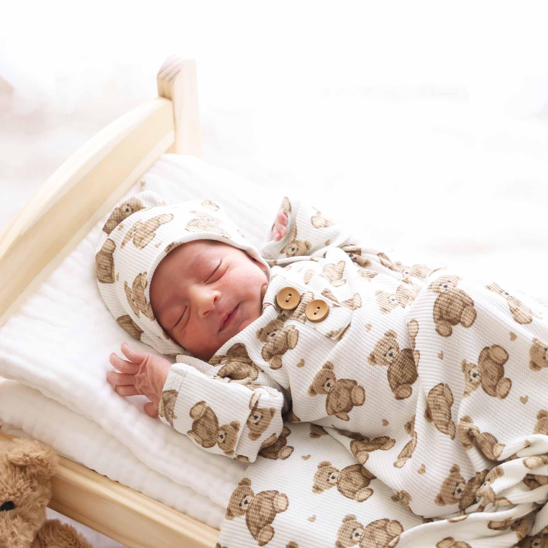 7202-beary-sweet-bamboo-waffle-newborn-baby-knot-gown-hat-set-1.jpg