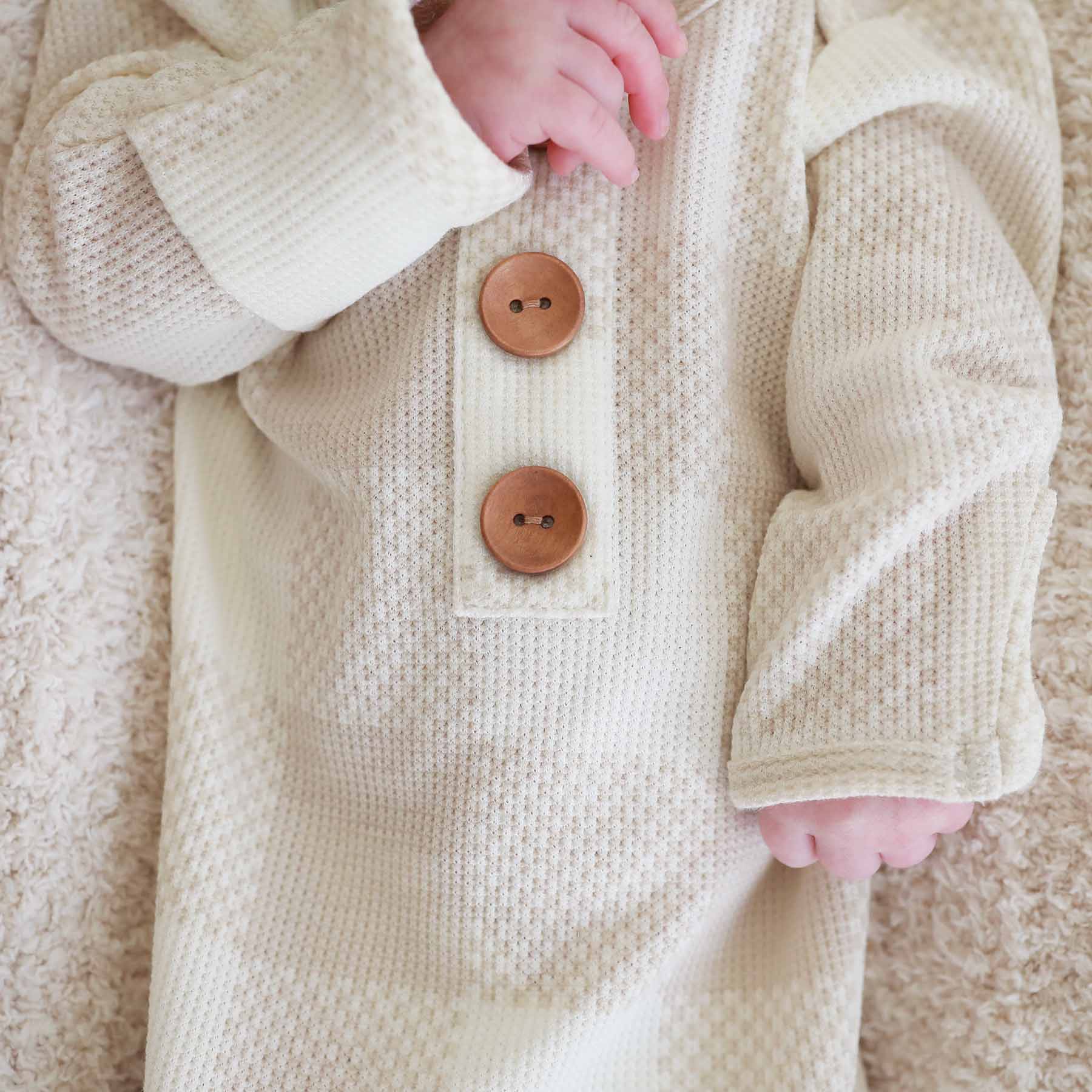 7253-big-check-bamboo-waffle-newborn-baby-knot-gown-hat-set-sand-1.jpg