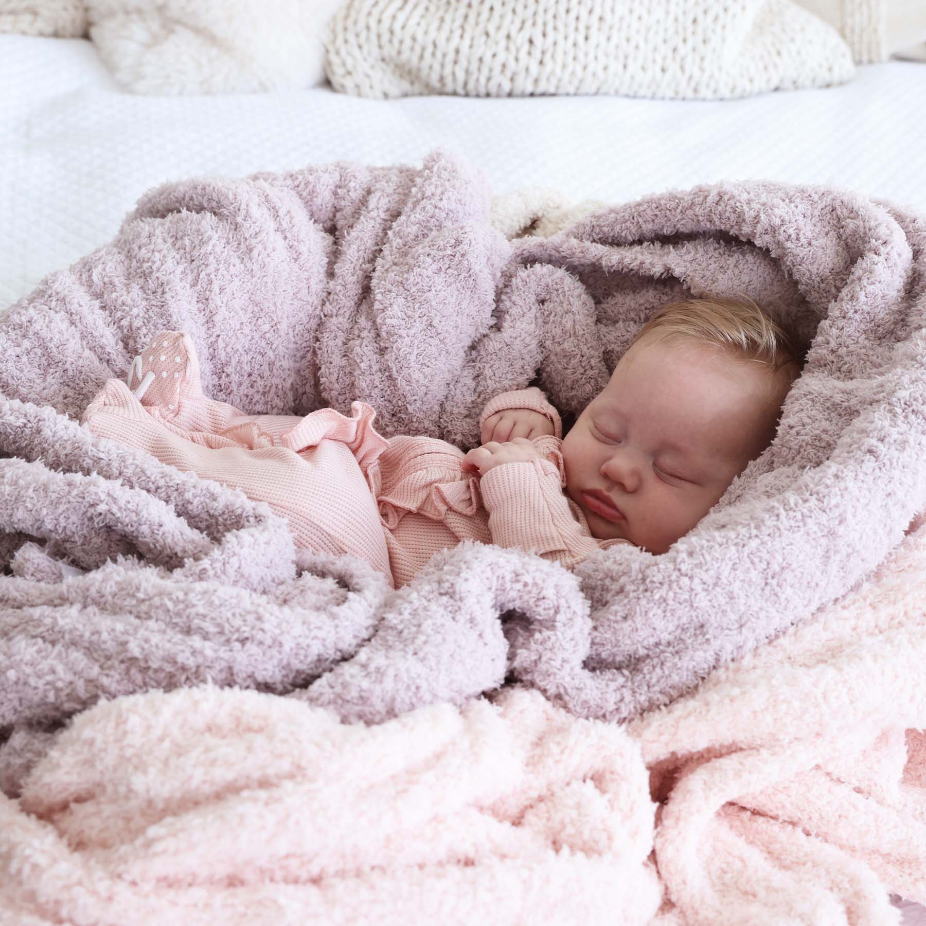 8548-cuddlelane-luxe-blankets-dusty-purple-1.webp