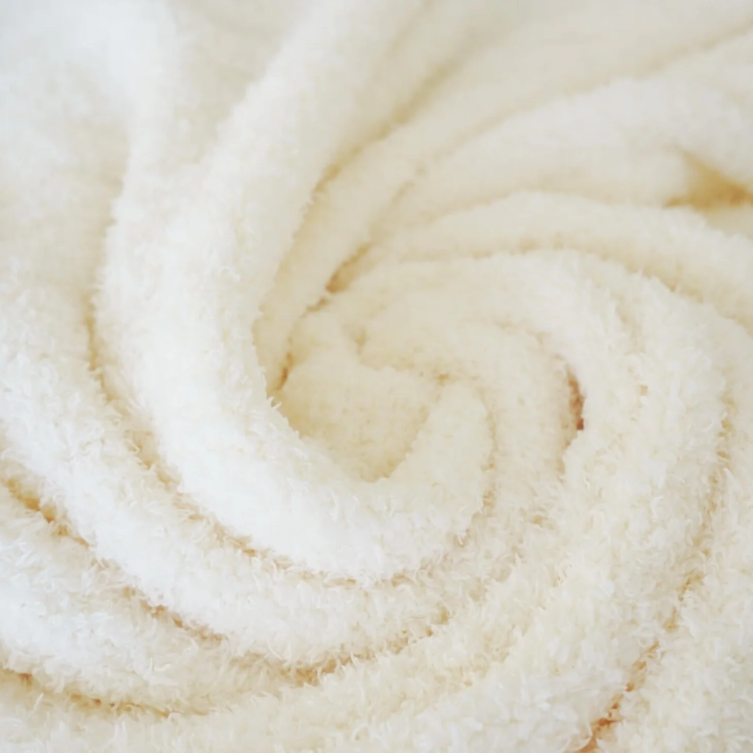8560-cuddlelane-luxe-blankets-ivory-1.jpg