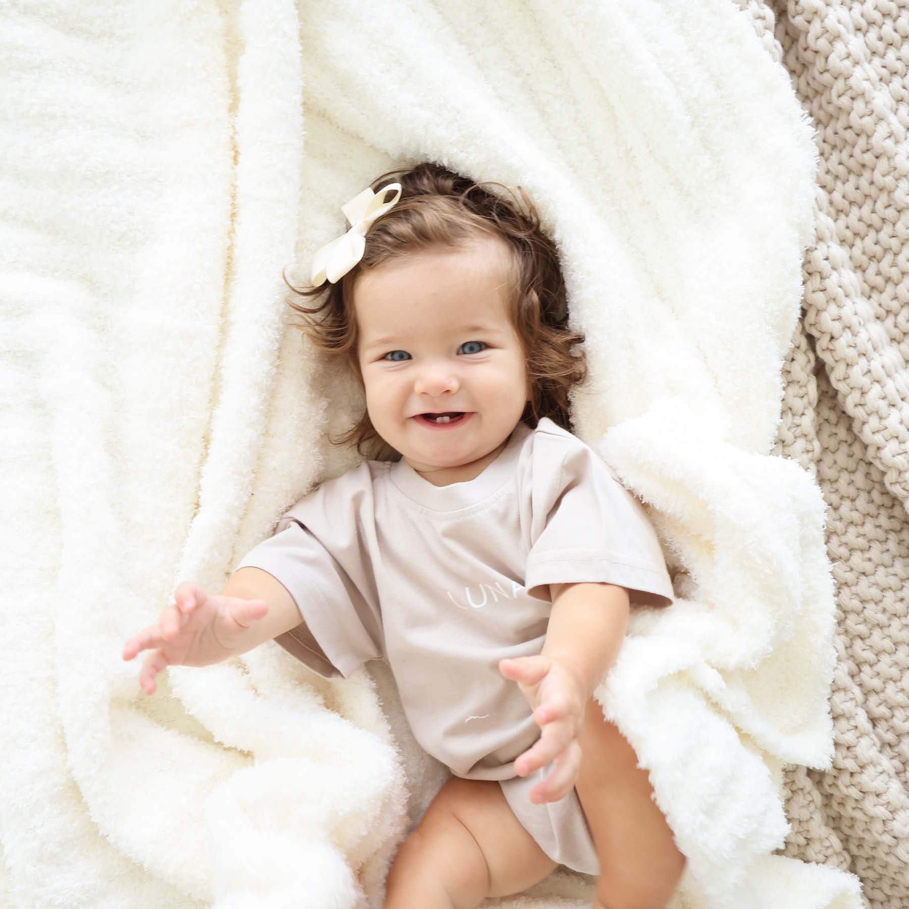 8560-cuddlelane-luxe-blankets-ivory-1.jpg