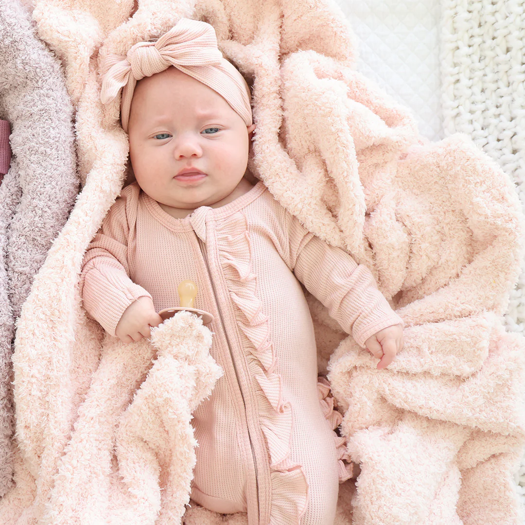 8564-cuddlelane-luxe-blankets-rose-1.webp