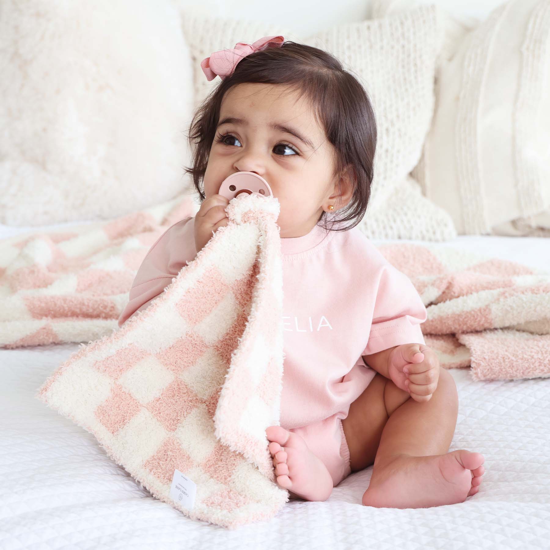 8568-cuddlelane-luxe-blankets-rose-check-1.jpg