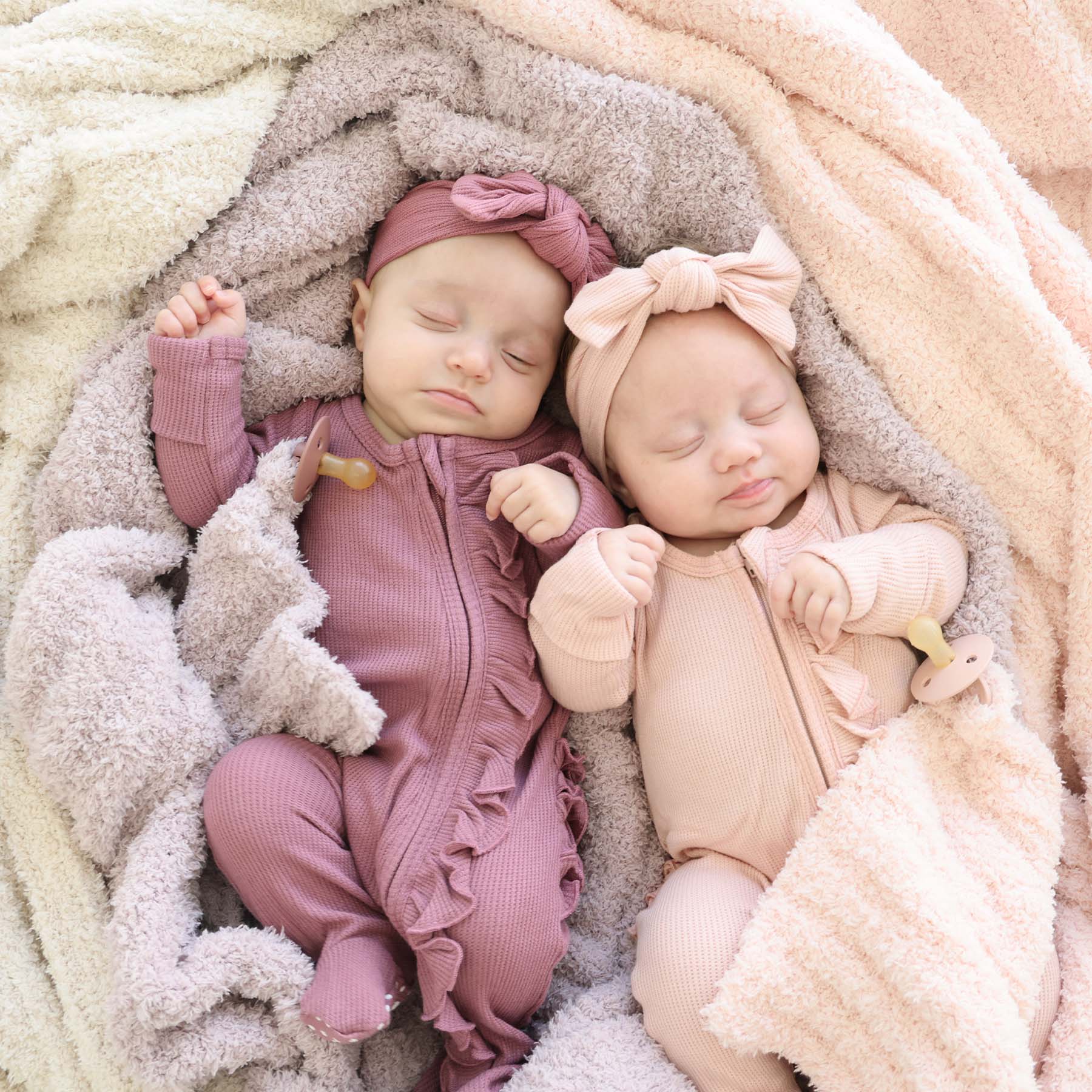 8584-cuddlelane-luxe-blankets-solids-1.jpg