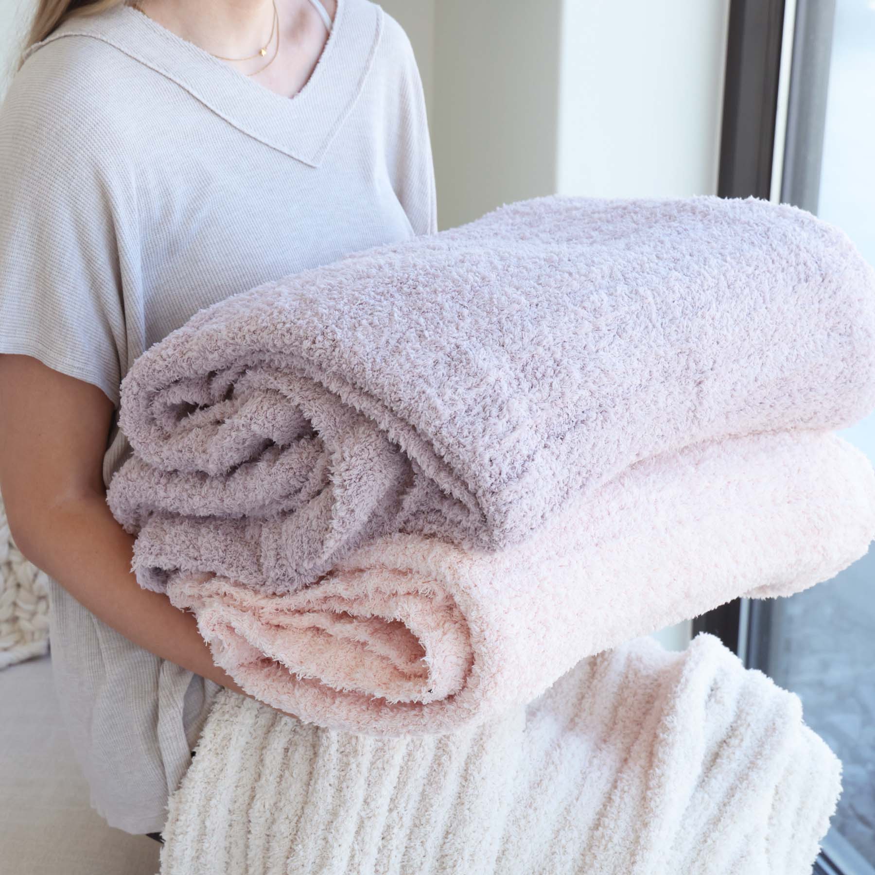 8584-cuddlelane-luxe-blankets-solids-1.jpg
