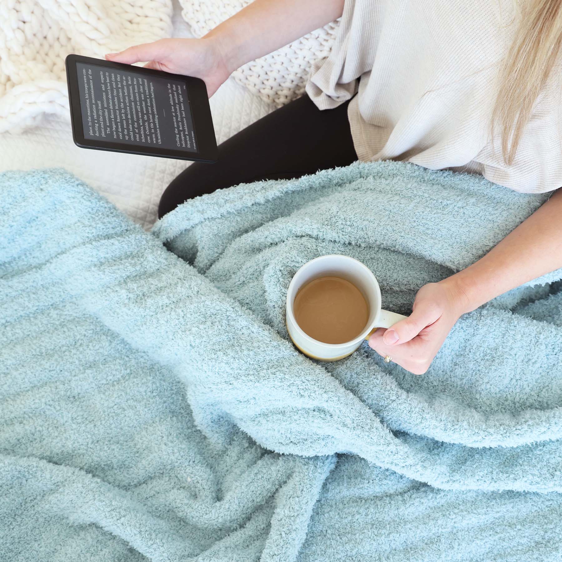8584-cuddlelane-luxe-blankets-solids-1.jpg