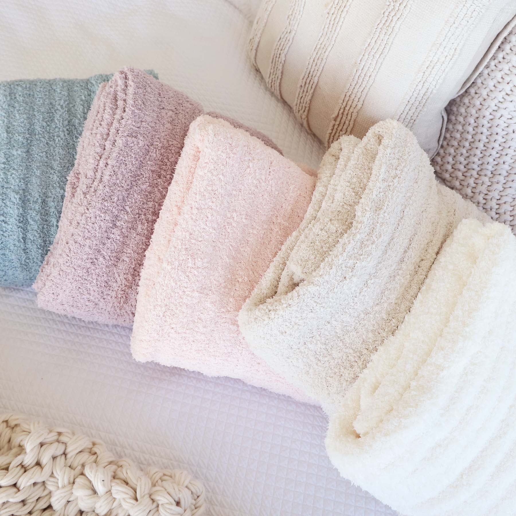8584-cuddlelane-luxe-blankets-solids-1.jpg