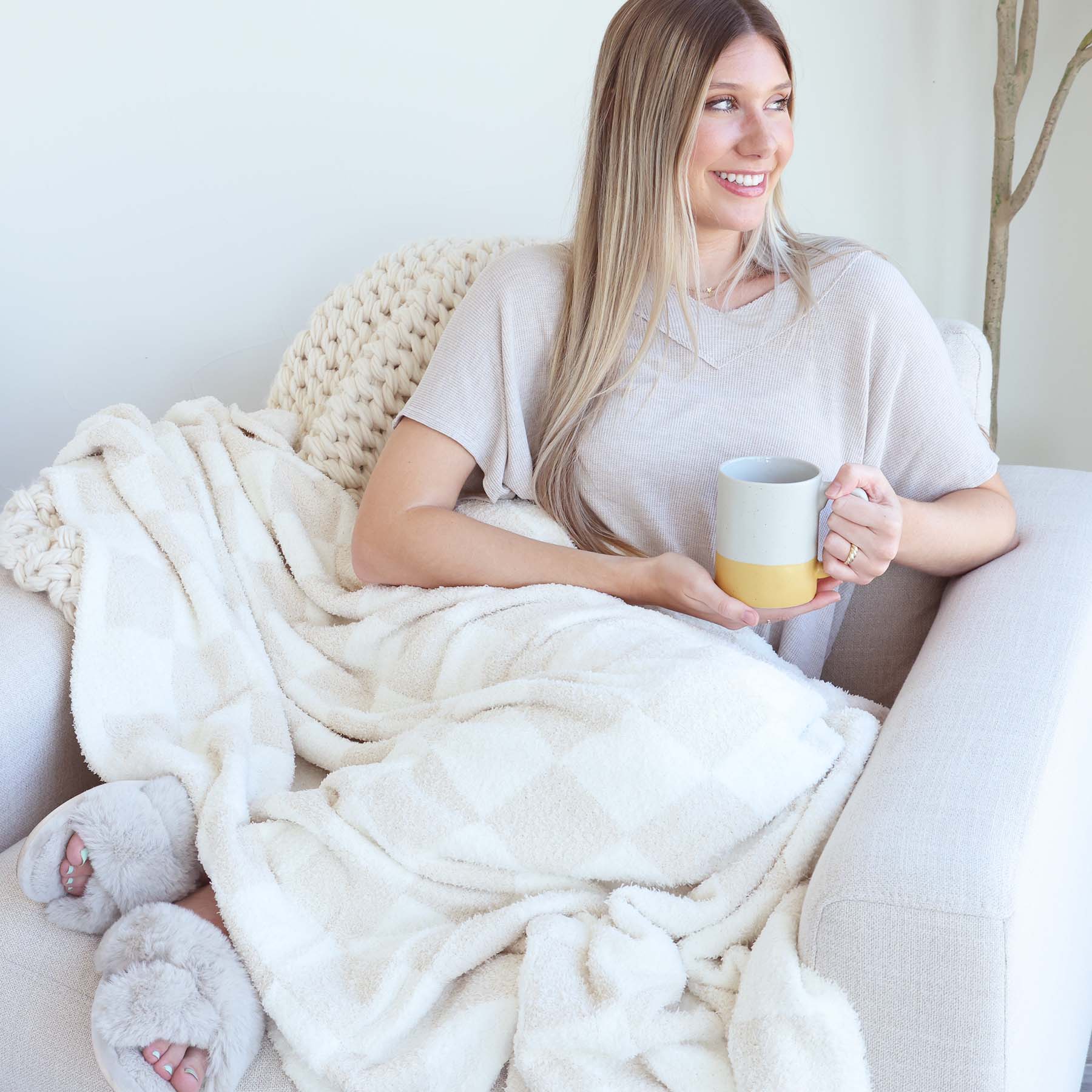 8604-cuddlelane-luxe-blankets-toffee-check-1.jpg