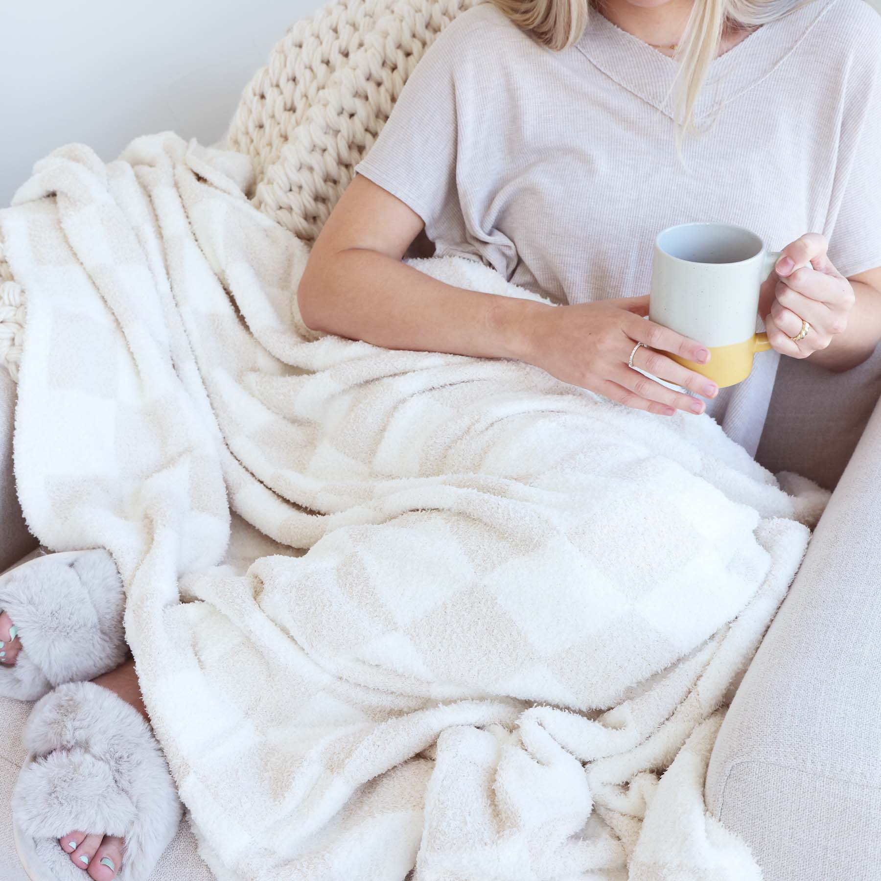 8604-cuddlelane-luxe-blankets-toffee-check-1.jpg