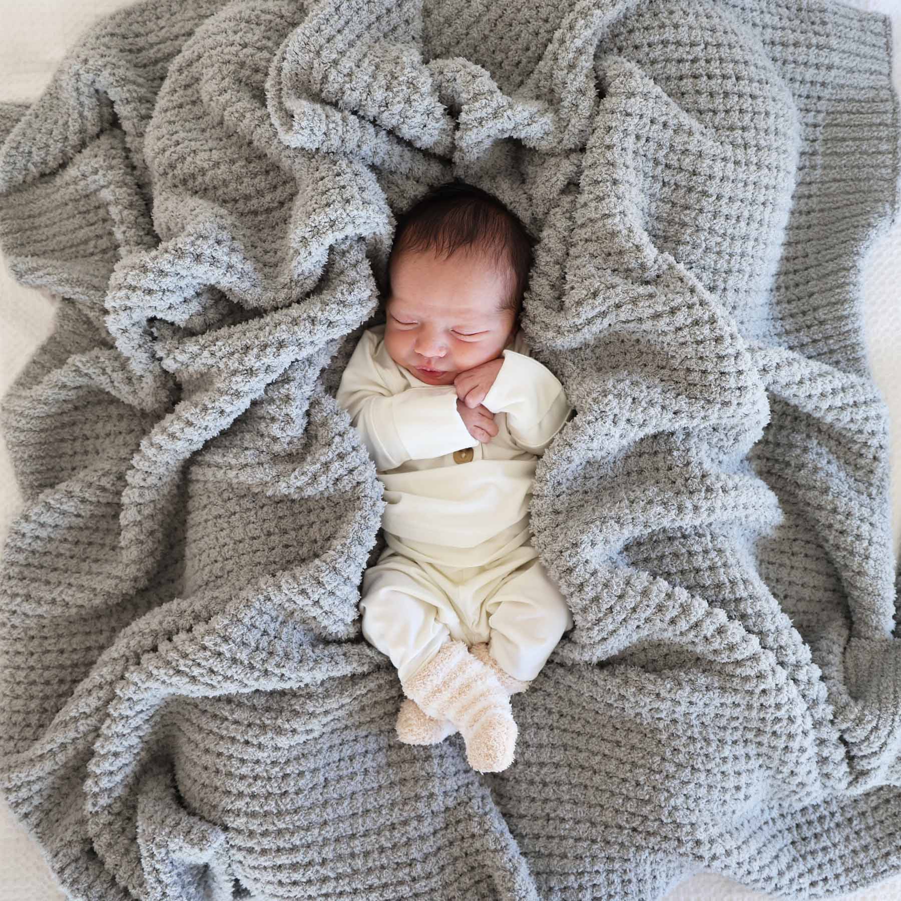8638-cuddlelane-luxe-waffle-blankets-solids-1.jpg